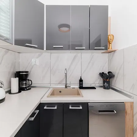 Nevera By Belmont Realty Zára